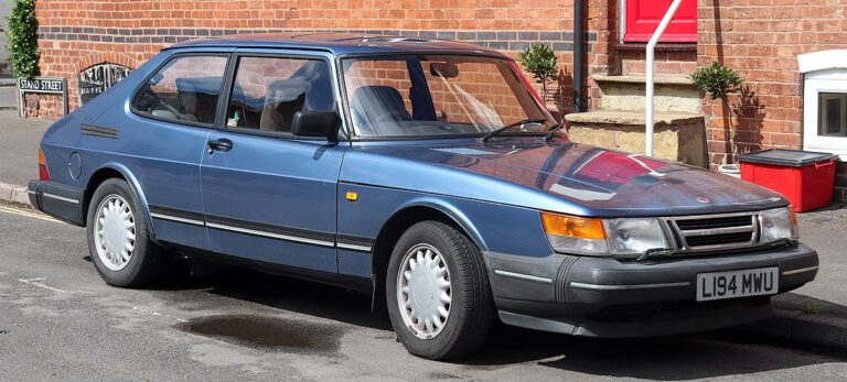 Saab 900