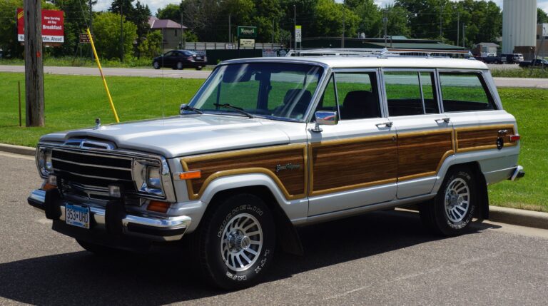 Jeep Wagoneer